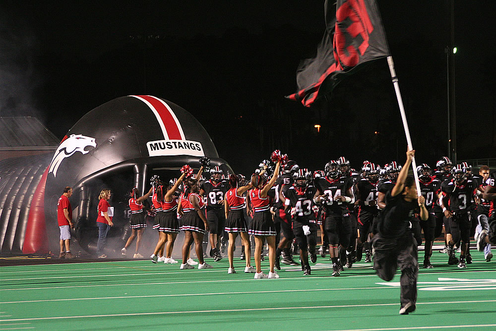 Basic Football Helmet Tunnel